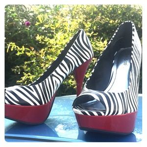 Bamboo size 8 Zebra and Red Stilletos